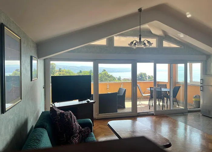 Elza オパティヤ