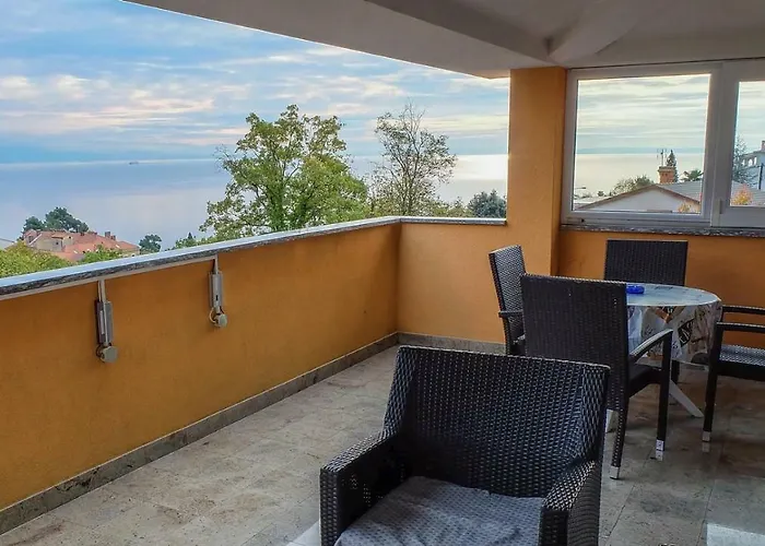 Elza オパティヤ